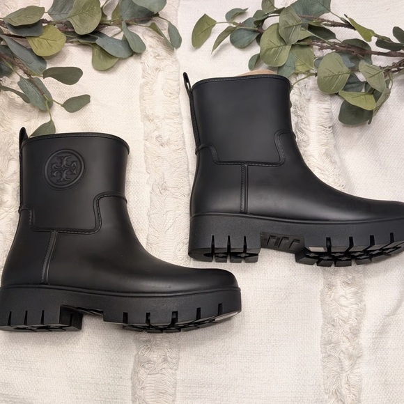 Tory Burch Shoes - NWT Tory Burch Ankle Lug Chelsea Rain Boots